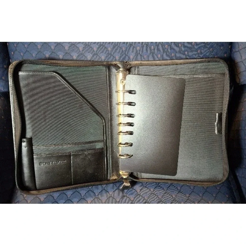 Day-Timer Black Leather Zippered 7-Ring Planner Organizer Portfolio Cover